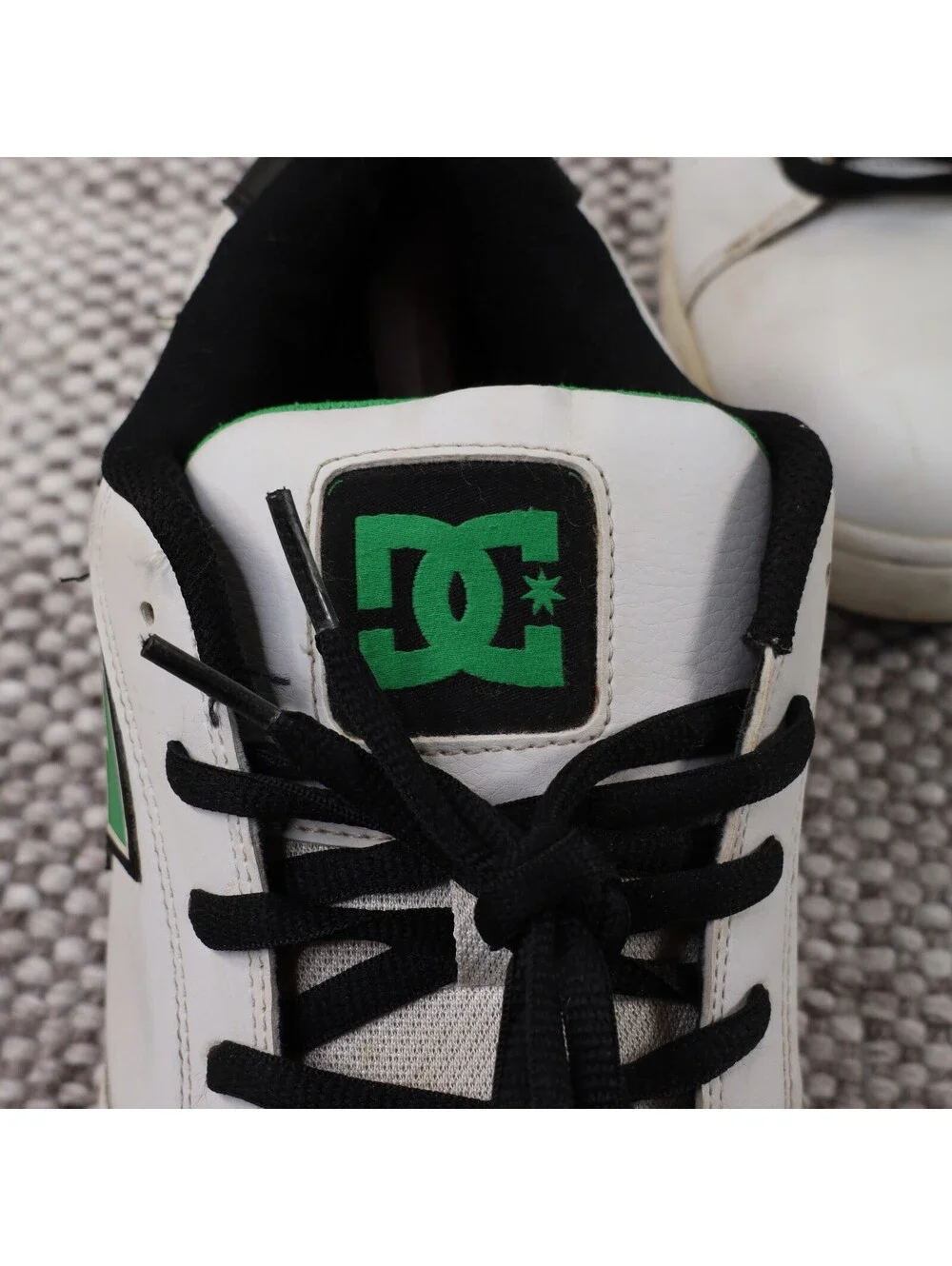 DC Shoes Raif White Black Green Halftone Puffy Skate Sneakers Men's 12 320035